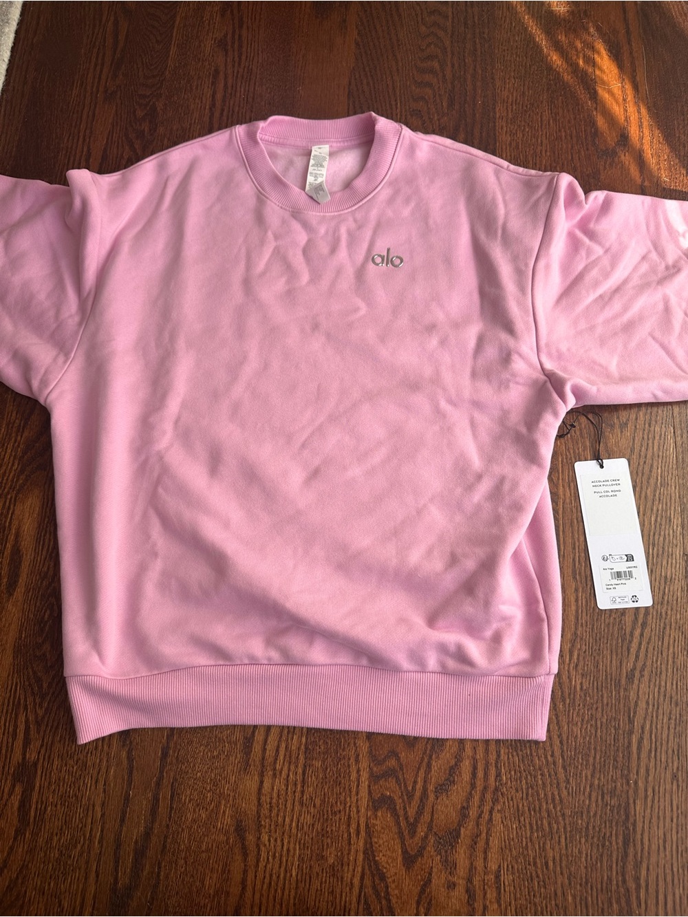 *SET* NWT Alo Accolade Set in Candy Heart Pink ๐ - Picture 6 of 9